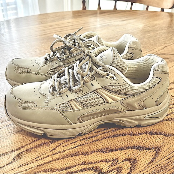 VIONIC 23Walk Shoes- Women Size 8.5- LIKE NEW - Picture 2 of 5